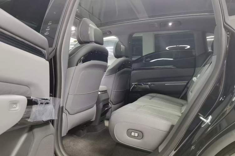 Used Zeekr 7X 2025 100 kWh Long-Range Rear-Wheel Drive with Intelligent Driving Features