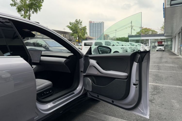 Used Nio ET5T 2025 75 kWh Touring Interior 8