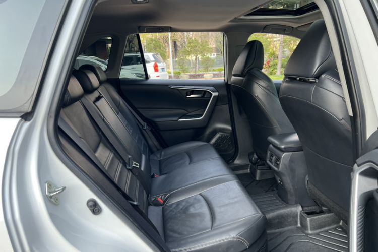 Used Toyota Wildlander 2020 Dual-Engine 2.5L E-CVT Two-Wheel Drive Luxury Edition Interior 5