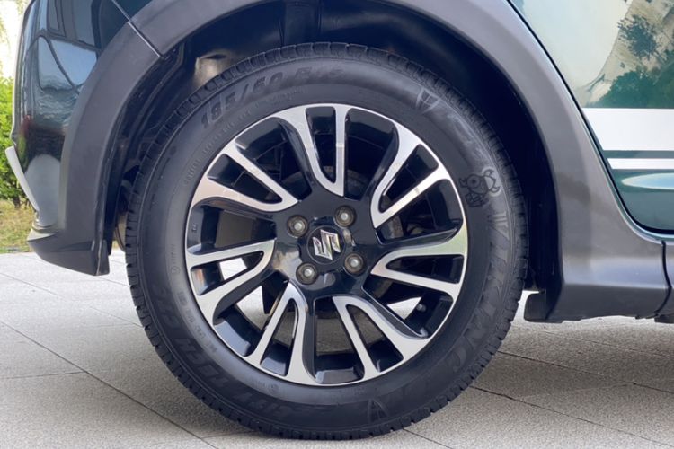 Used Suzuki Swift 2016 1.5L Manual Fashion Edition Cool Play Version Exterior 8