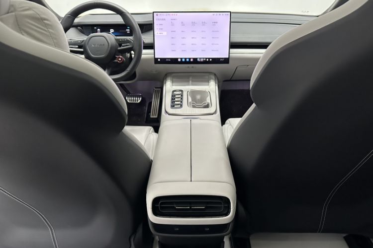 Used Xiaomi Auto SU7 2024 Four-Wheel Drive Ultra-Long Range Advanced Intelligent Driving Max Edition Interior 4