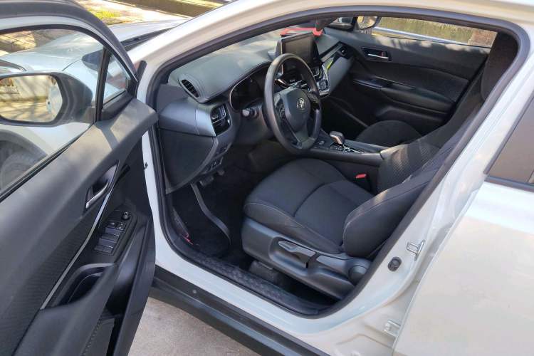 Used Toyota C-HR EV 2020 Leading Edition Interior 6