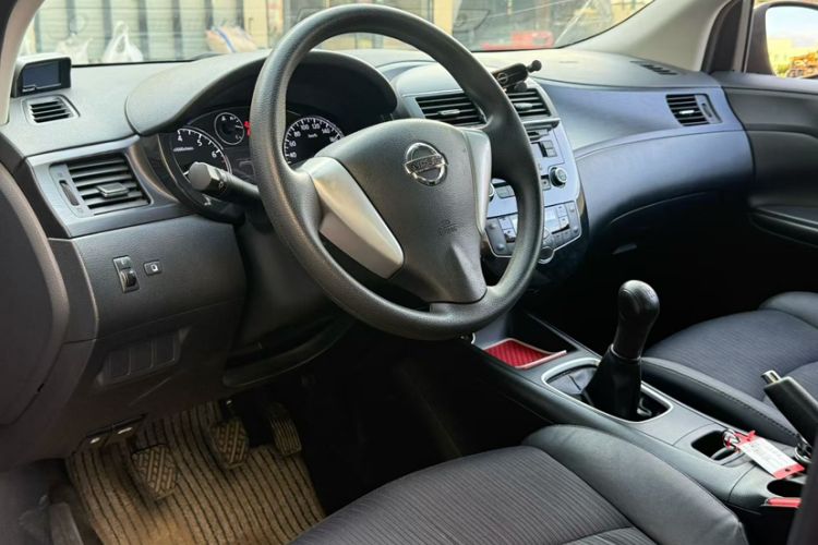 Used Nissan Tiida 2014 1.6L Manual Smart Model Interior 3