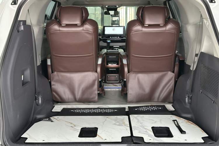 Used Toyota SIENNA 2023 2.5L Hybrid Comfort Edition Trunk