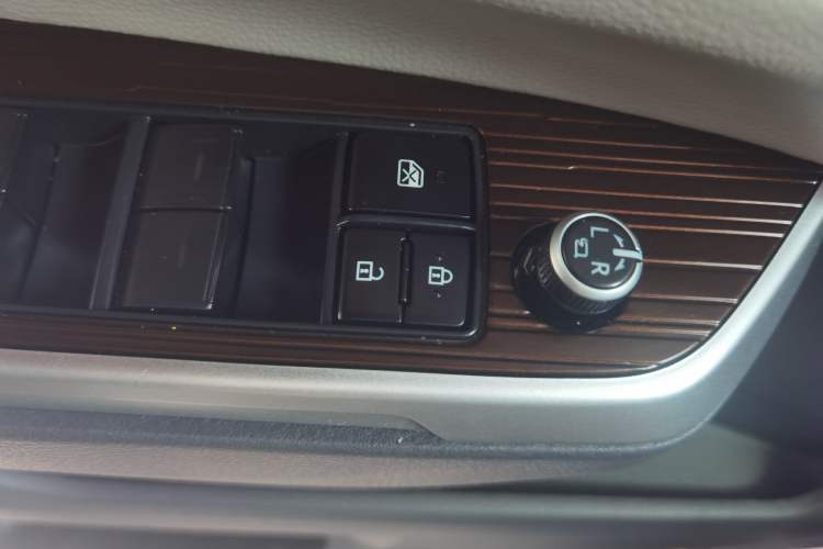 Used Toyota Granvia 2023 2.5L Hybrid Comfort Edition