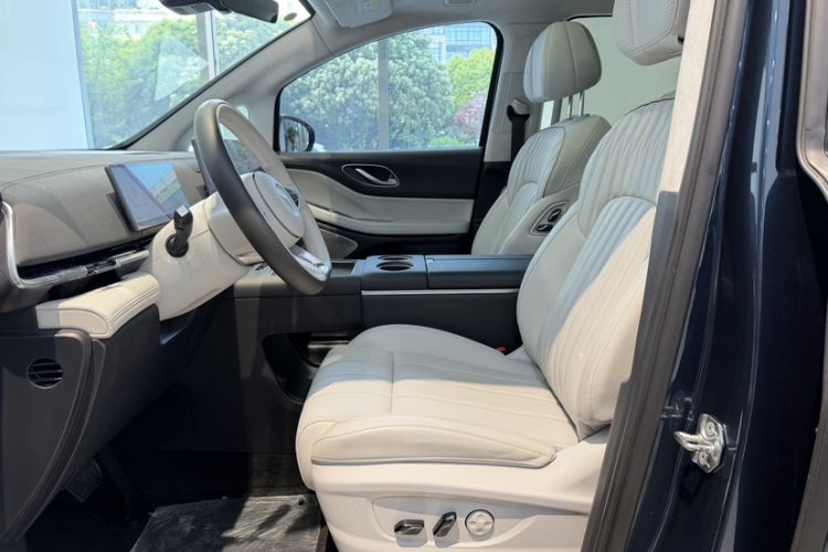 Used VOYAH Dream 2025 PHEV Four-Wheel-Drive Flagship Kunpeng Edition Left Front Seat