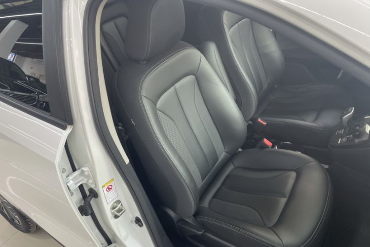 Used ORA iQ 2018 Smart Connectivity Model