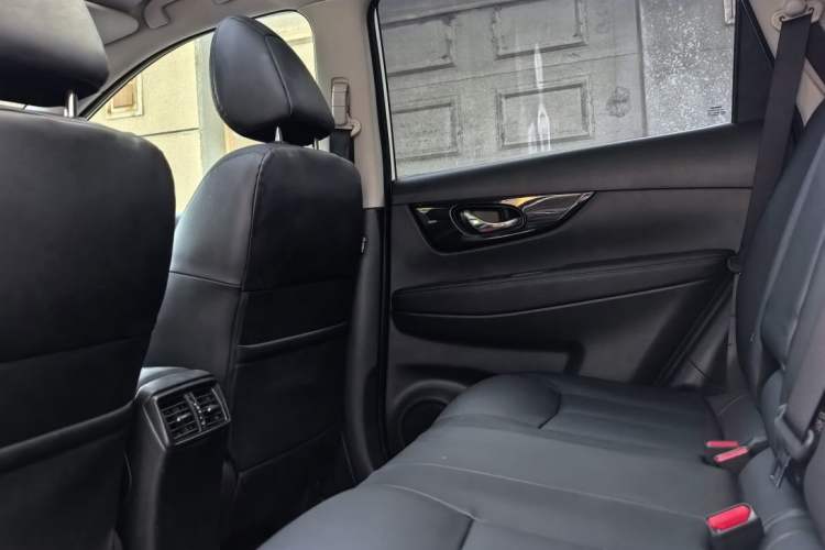 Used Nissan X-Trail 2022 2.0L Two-Wheel Drive Smart Connect Premium Edition
