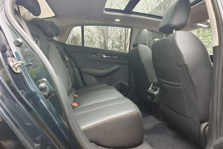 Used Dongfeng Aeolus Yixuan MAX 2023 1.5T Ultra-Stylish Trendsetting Dad Edition
