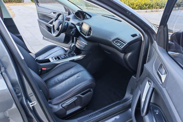 Used Peugeot 308S 2015 1.6T Automatic Jingchi Edition
