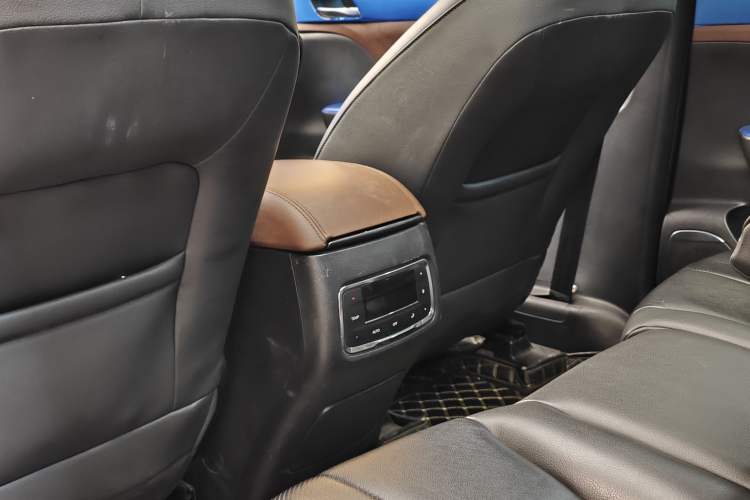 Used GAC Trumpchi GS8 2017 320T Two-Wheel Drive Luxury Smart Connectivity Version (7 Seats)