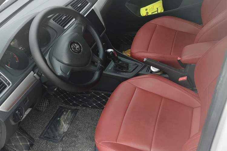 Used Volkswagen Lavida 2017 1.6L Automatic Fashion Edition Interior 1