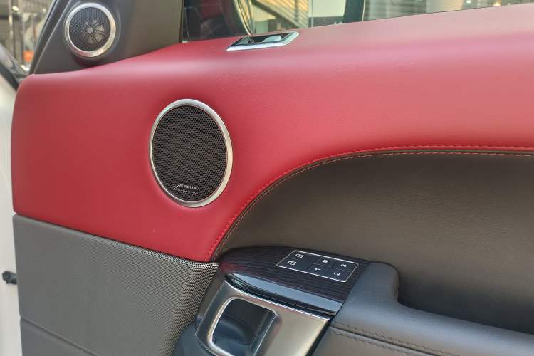 Used Land Rover Range Sport 2022 3.0 L6 YAO Black Edition Interior 4