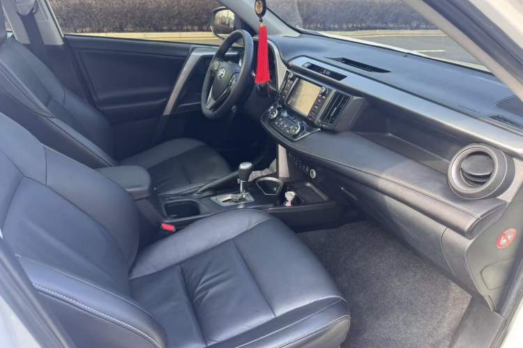 Used Toyota RAV4 2018 2.5L Automatic 4x4 Elite i Edition Interior 11