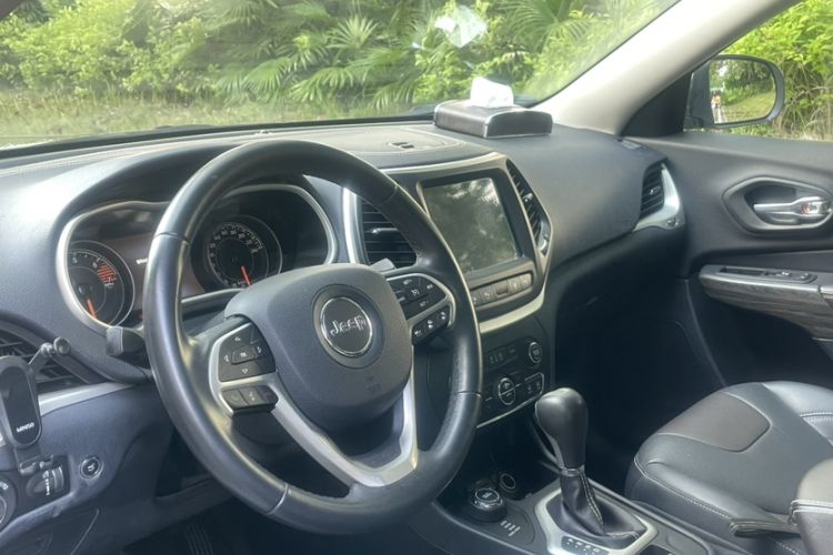 Used Jeep Cherokee 2016 2.4L All-in-One Edition