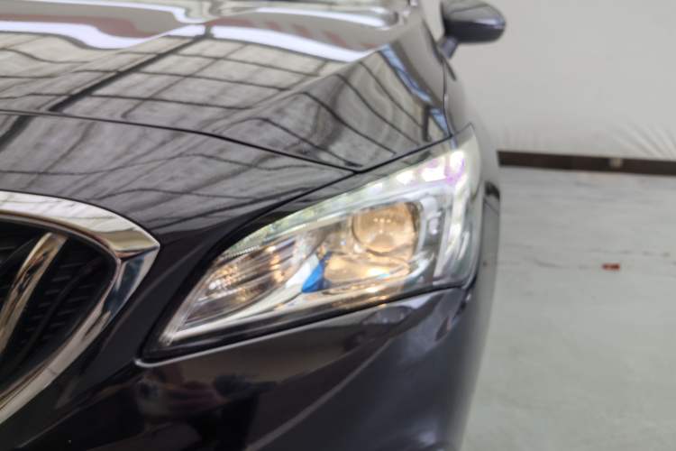 Used Buick Verano 2017 Sedan 15S Automatic Leading Model Exterior 2