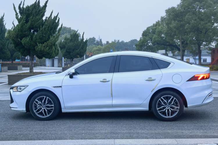 Used BYD Qin PLUS 2023 Champion Edition DM-i 120KM Excellence Model