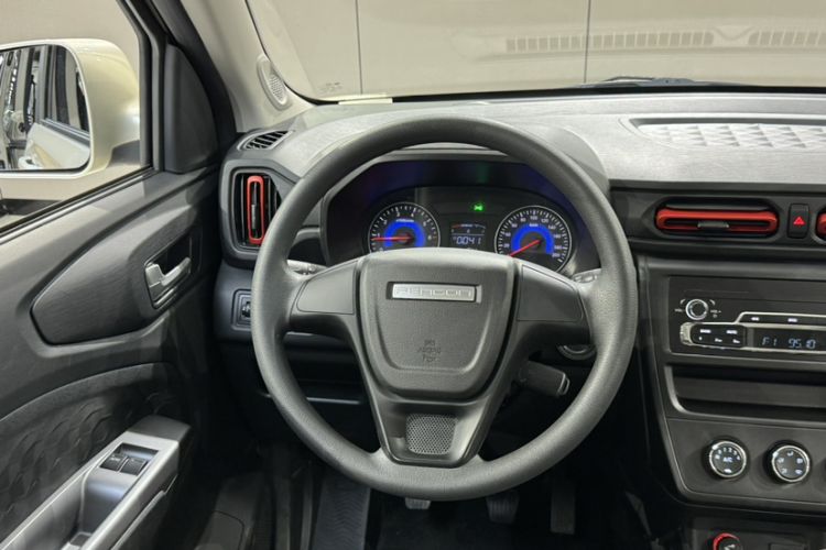 Used Dongfeng Fengon 380 2022 1.5L Comfort-Class Passenger Vehicle (Steel Spring) with 5 Seats