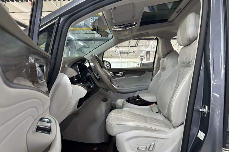 Used Roewe iMAX8 2023 400TGI Comfort Edition
