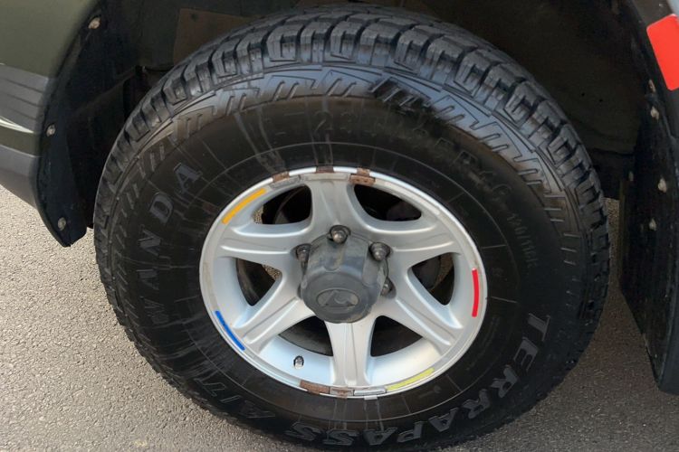 Used Leopaard Q6 2014 2.4L Two-Wheel Drive Version
