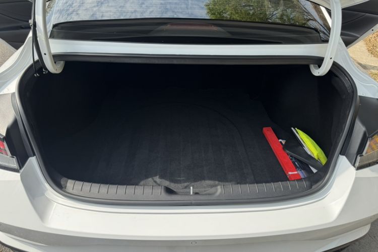 Used Hyundai Elantra 2022 1.5L CVT GLX Elite Edition Interior 10