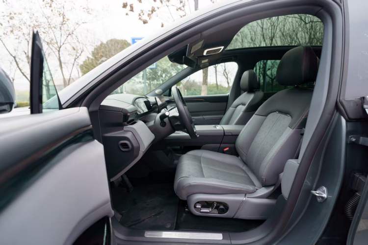 Used Zeekr 7X 2025 100 kWh Long-Range Rear-Wheel Drive with Intelligent Driving Features