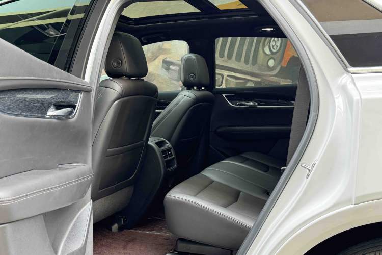 Used Cadillac XT5 2022 2.0T Two-Wheel Drive Luxury Version Interior 5