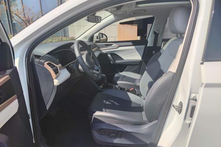 Used Volkswagen Tharu 2024 300TSI Two-Wheel-Drive Moonlight Edition
