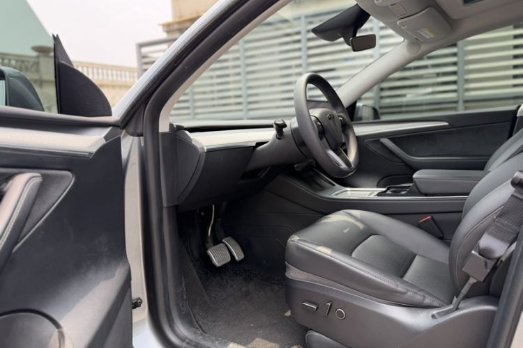 Used Tesla Model Y 2024 Long-Range All-Wheel-Drive Version
