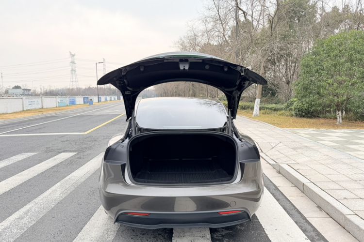 Used Tesla Model 3 2023 Rear-Wheel-Drive Version
