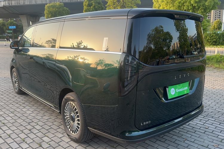 Used Geely Galaxy LEVC L380 2024 140-Degree 6-Seater All-Wheel-Drive Ultra