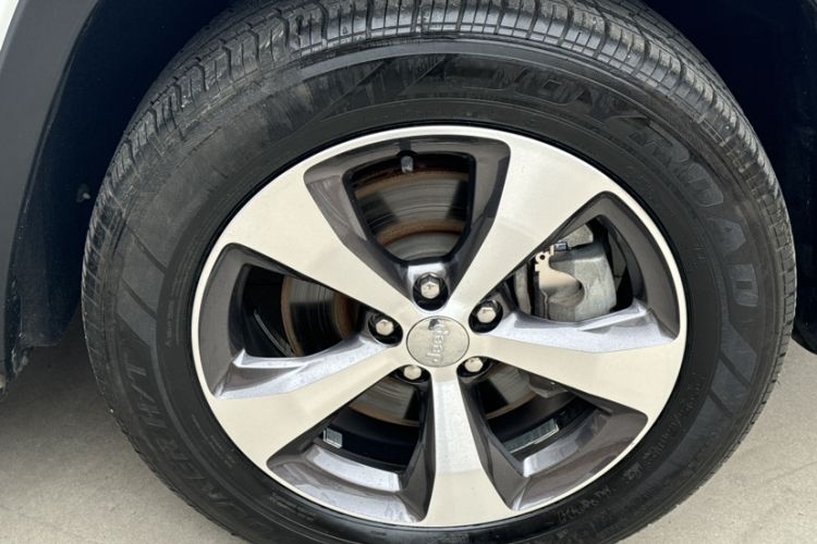 Used Jeep Cherokee 2019 2.0T Four-Wheel Drive Explorer Edition China VI Emission Standard