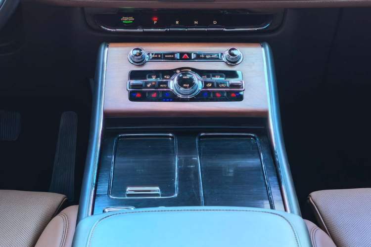 Used Lincoln Aviator 2020 3.0T V6 Four-Wheel Drive Zunya Edition Interior 5