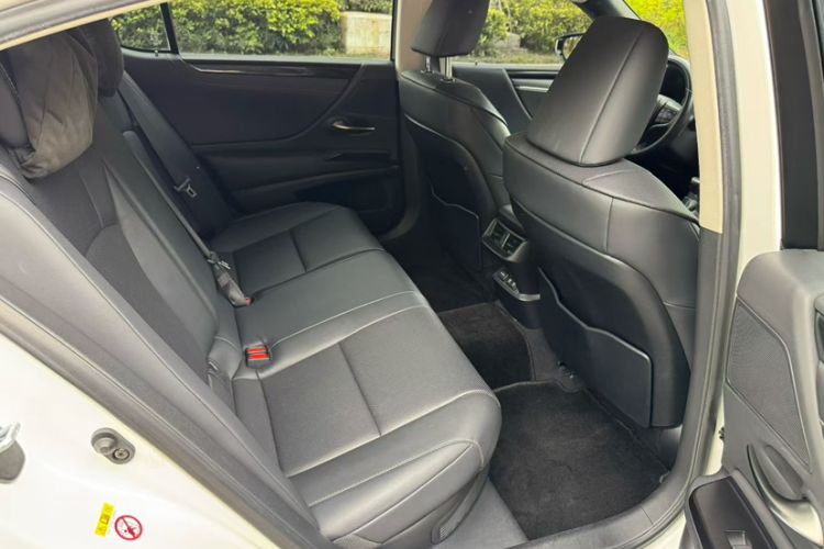 Used Lexus ES 2018 300h Premier Edition China VI Standard
