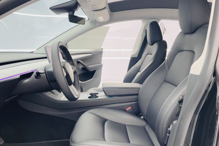 Used Tesla Model Y 2023 Rear-Wheel-Drive Version
