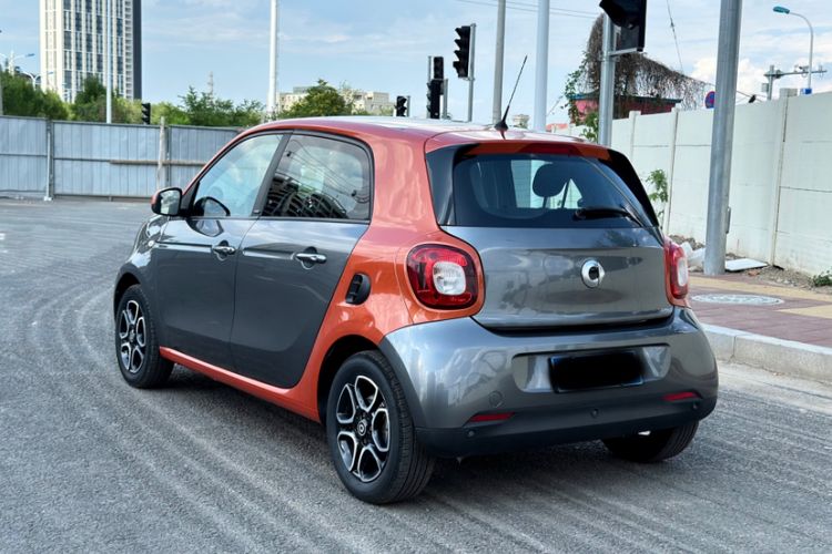 Used smart forfour 2016 0.9T 66 kW Pioneer Edition