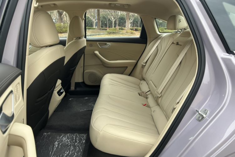 Used Roewe M7 DMH 2025 Model 160km Premium Version
