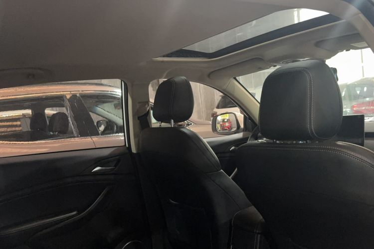 Used BYD Song 2020 Classic Edition 1.5T Automatic Elite Model Interior 4