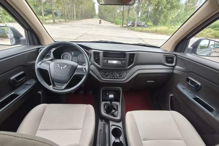 Used Wuling Hongguang V 2019 1.5L Jingqu Version China VI LAR