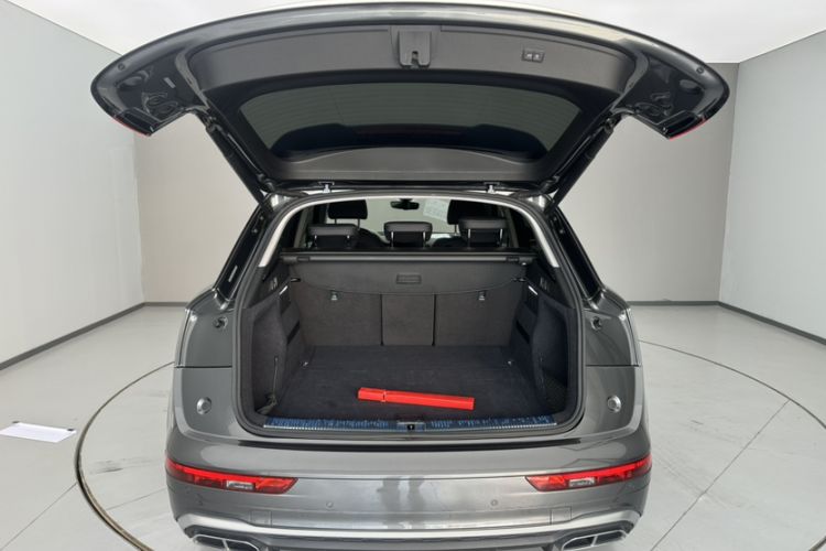 Used Audi Q5L 2022 40T Luxury Dynamic Model Trunk