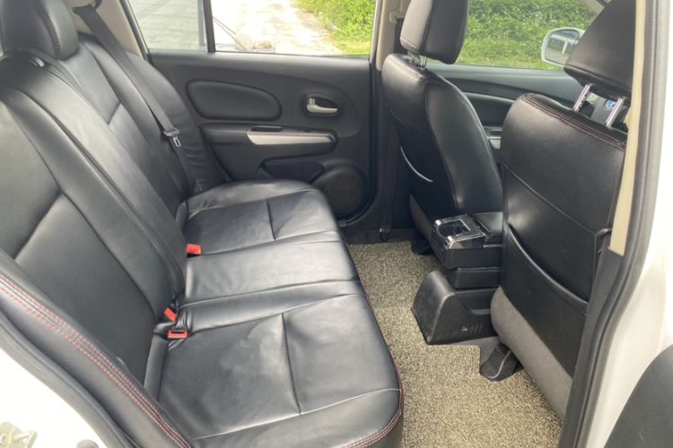 Used Venucia R50X 2015 1.6L Manual Luxury Edition Interior 7