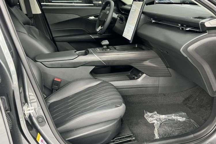 Used CHANGAN Eado 2025 Blue Whale 1.5T 500Bar Flagship Model Interior 1