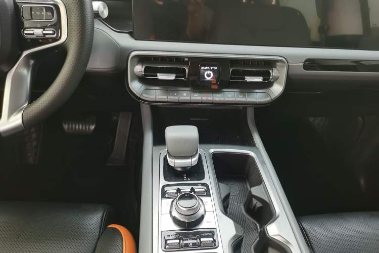 Used BAIC Off-Road BJ40 2024 2.0T All-New Urban Hunter Edition Chivalrous Style Gear Lever