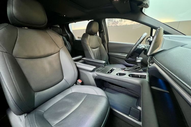 Used Toyota SIENNA 2021 2.5L Hybrid Ultimate Edition Right Front Seat