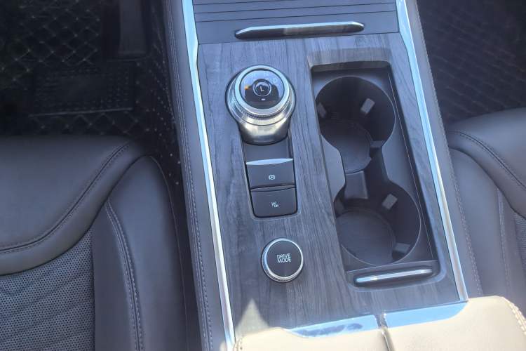 Used Ford Explorer 2024 2.3T EcoBoost Four-Wheel Drive Titanium Edition 6 Seats