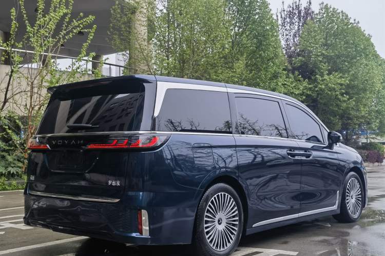 Used VOYAH Dream 2025 PHEV Four-Wheel-Drive Flagship Kunpeng Edition

