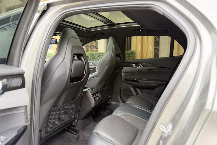 Used Lynk & Co 03 2022 2.0TD DCT JingPro Interior 4