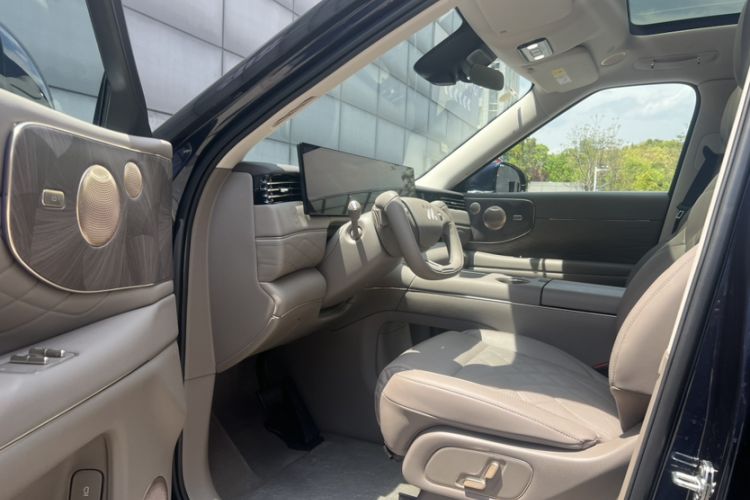 Used IM LS9 2026 Model 52 Ultra Interior 3