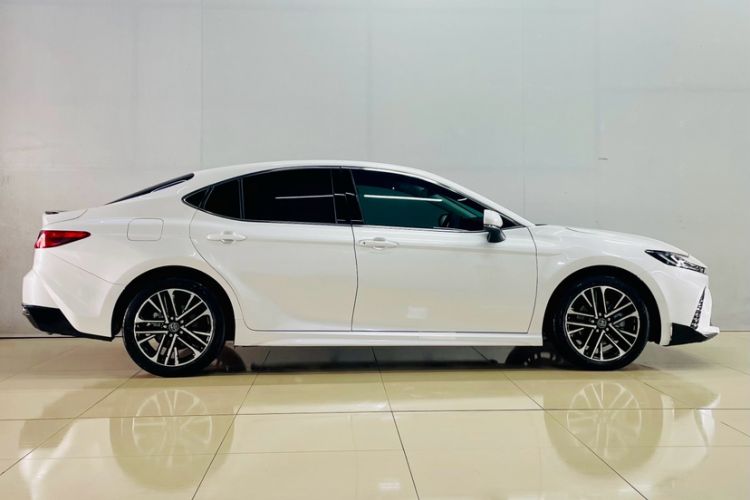 Used Toyota Camry 2026 Model Dual-Engine 2.0HSE Sport Lite Edition
