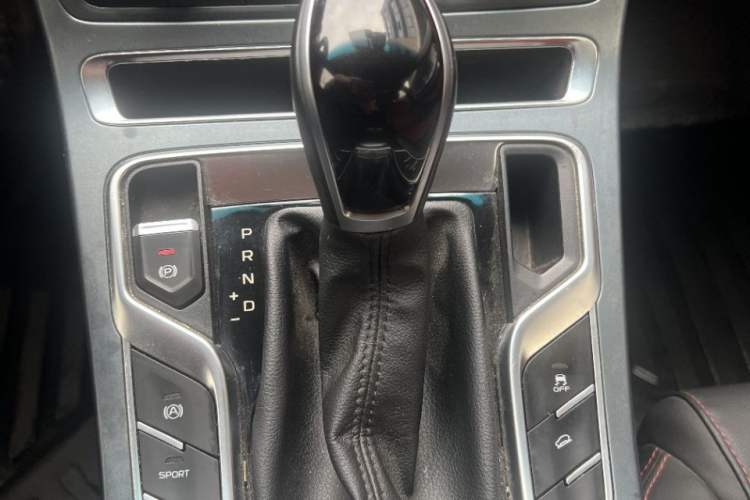 Used Geely Auto Vision S1 2019 Upgraded Model 1.5L CVT Luxury Version Interior 4